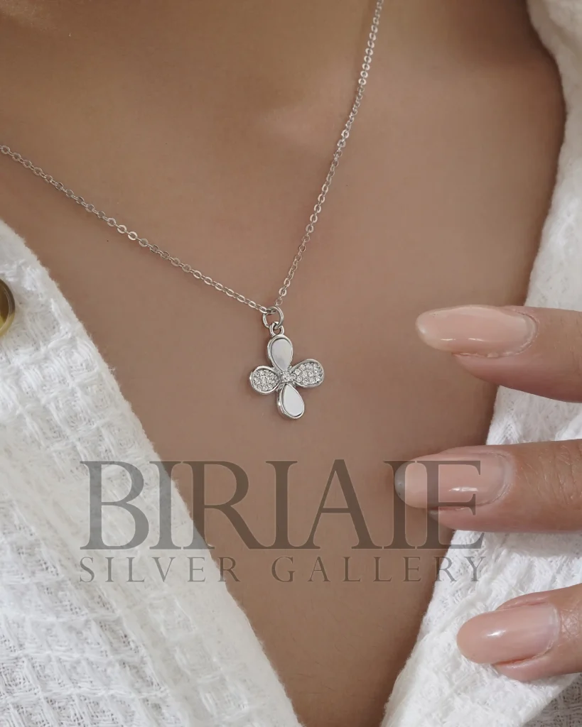 گردنبد گل صدفی نقره